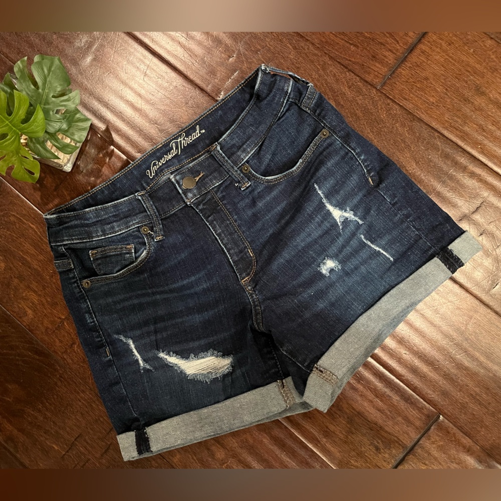Universal Thread cuffed distressed jeans size 2/26